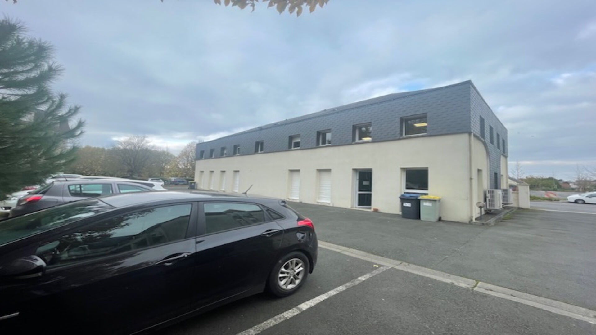 Photo Bureaux commerciaux  à Saint Cyr Sur Loire 10 pièce(s) 440 m2 image 5/6