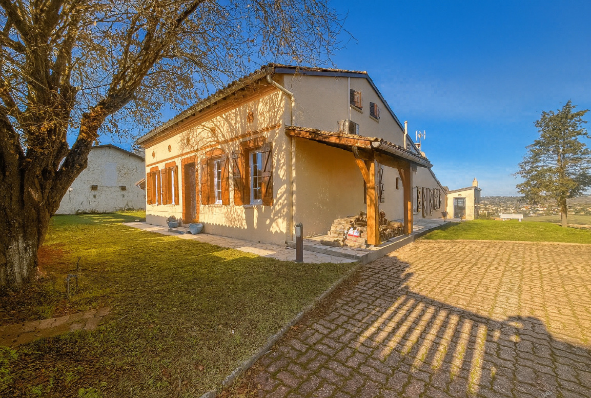 GOYRANS MAISON JARDIN PISCINE VUE DEGAGEE