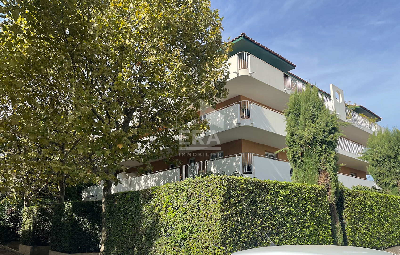 Appartement T4 de 73.09 m² avec grande terrasse garage boxé et parking privatif