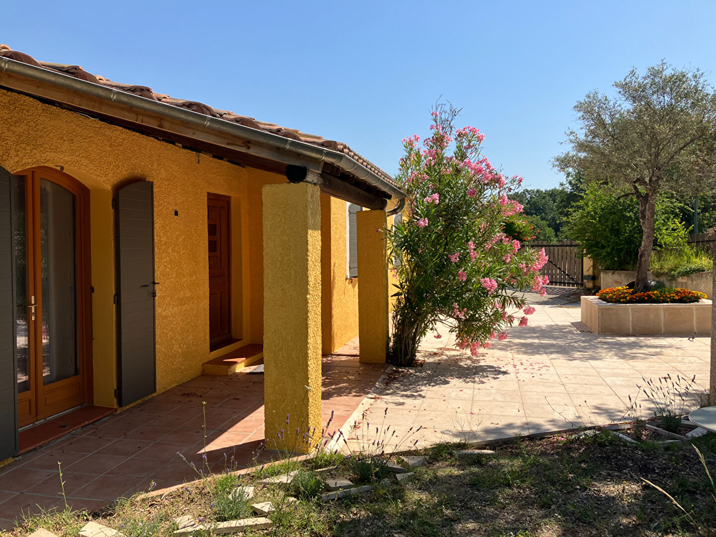 Villa T5 d'env 123m2 + Annexes d'env 100m2 Peyrolles-en-Provence