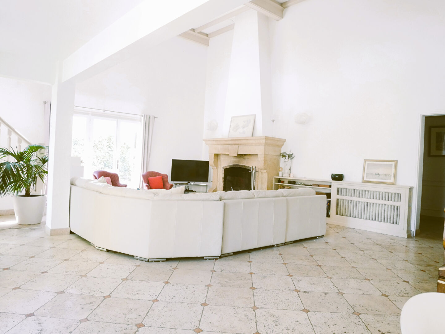 Photo Villa T7 d'environ 243M2 sur parcelle de 2340 M2, Aix en Provence Nord, quartier Puyricard. image 4/6