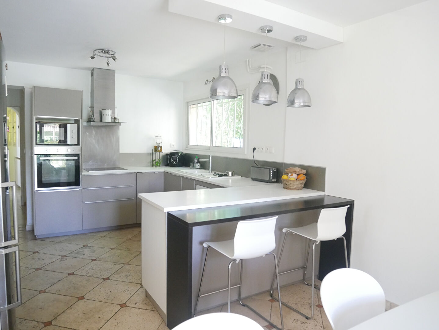 Photo Villa T7 d'environ 243M2 sur parcelle de 2340 M2, Aix en Provence Nord, quartier Puyricard. image 6/6