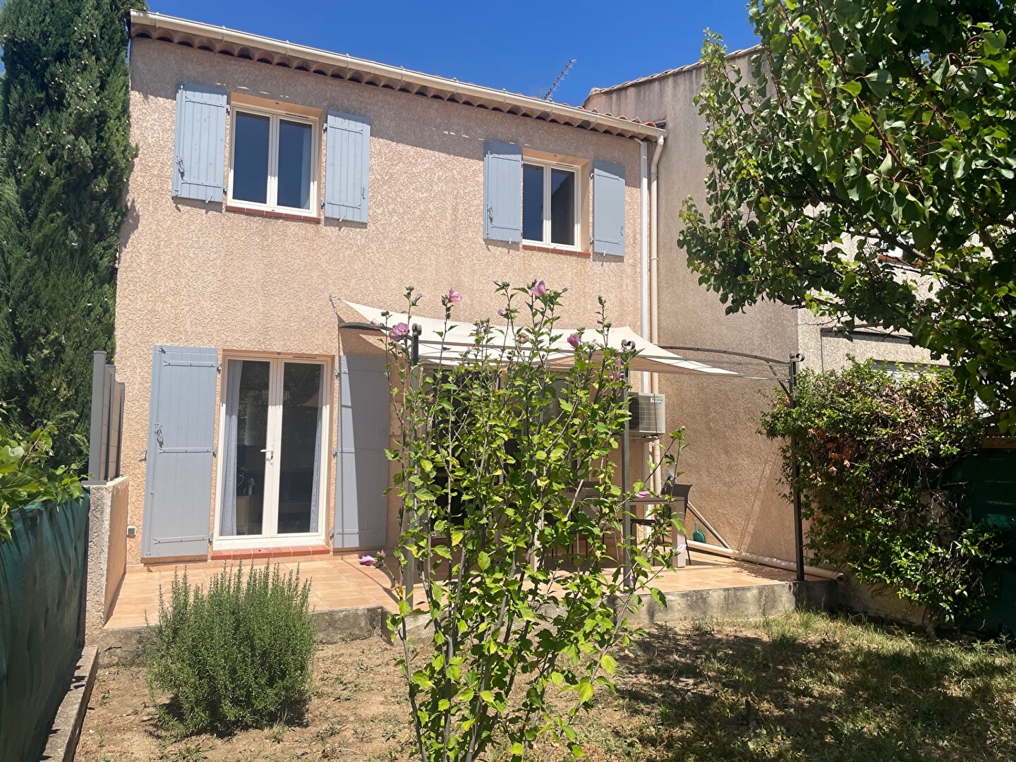 Villa Venelles T4 88 m² avec jardinet garage non attenant et parking privatif
