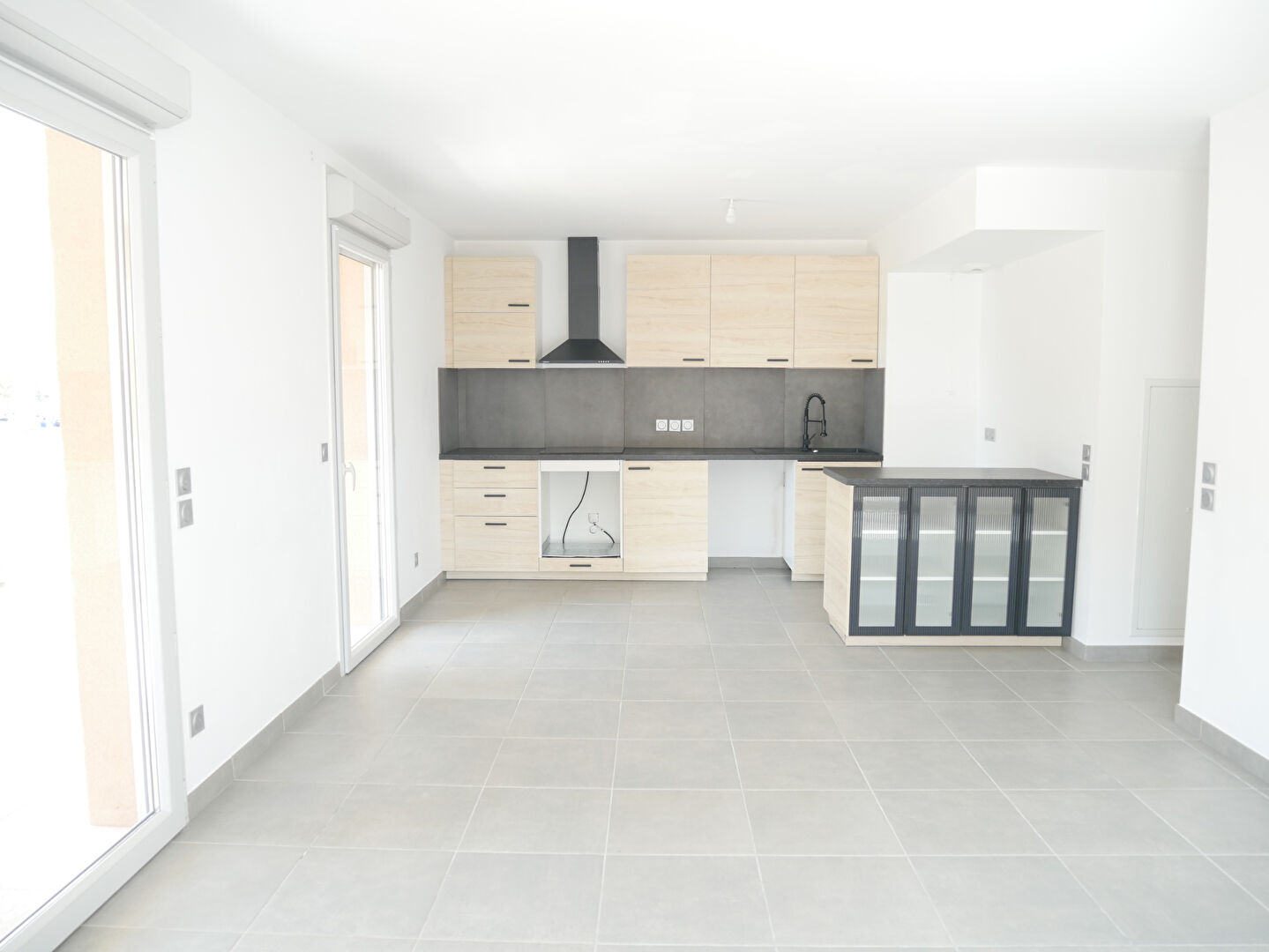 Photo Résidence récente 2023 centre village Appartement T3 de 64.99 m² avec grande terrasse de 20.35 m² et 2 places de parking en sous-sol image 2/5