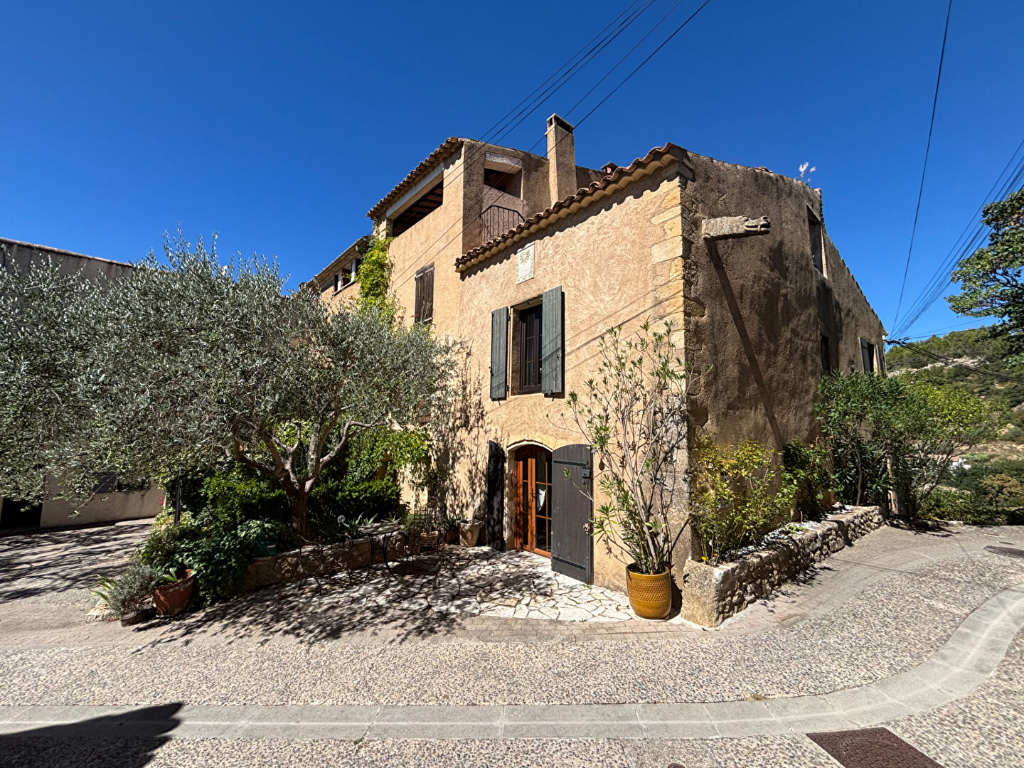 Maison de village rénovée de 120M2  avec tropezienne