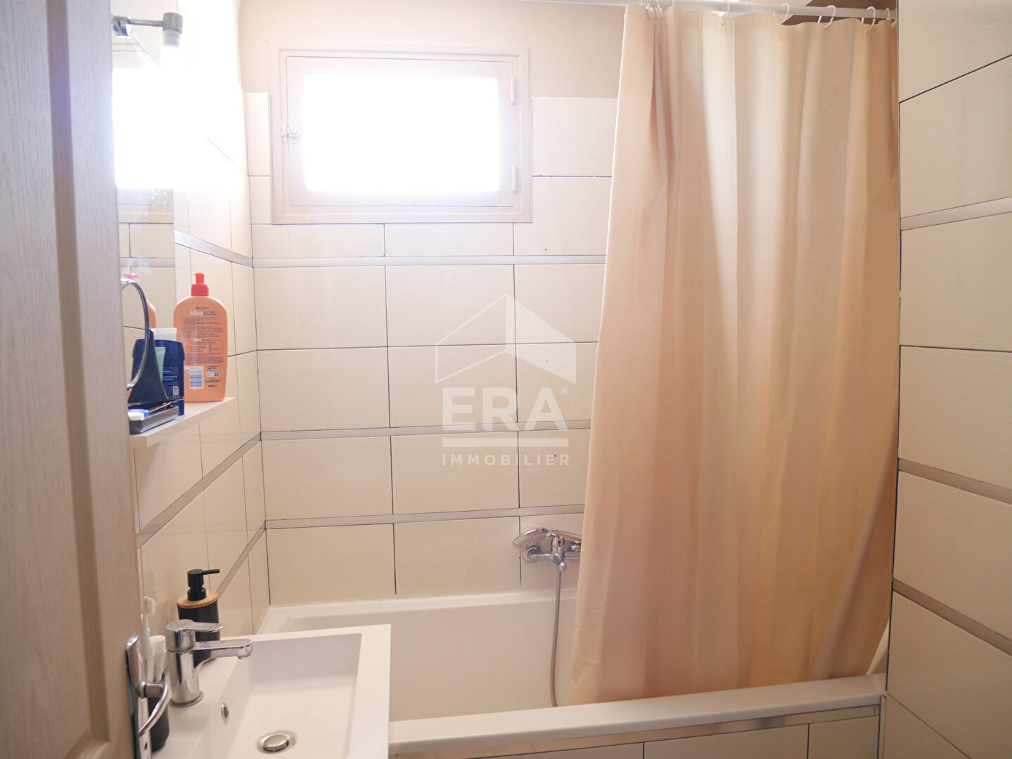 Photo Dans  résidence sécurisée proche centre ville très bel appartement T4  de 79;5 m² + Loggia et cave image 6/6