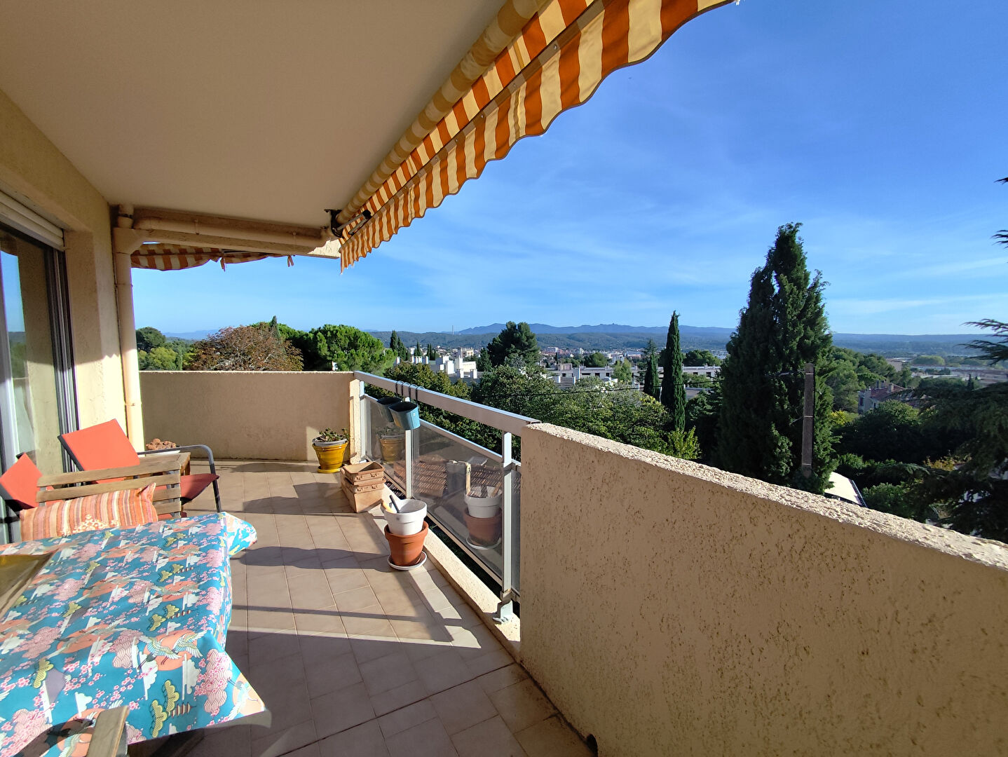 Appartement Aix En Provence Quartier Brunet 5 pièce(s) 101 m2 , terrasse 17m², cave et box en sous sol