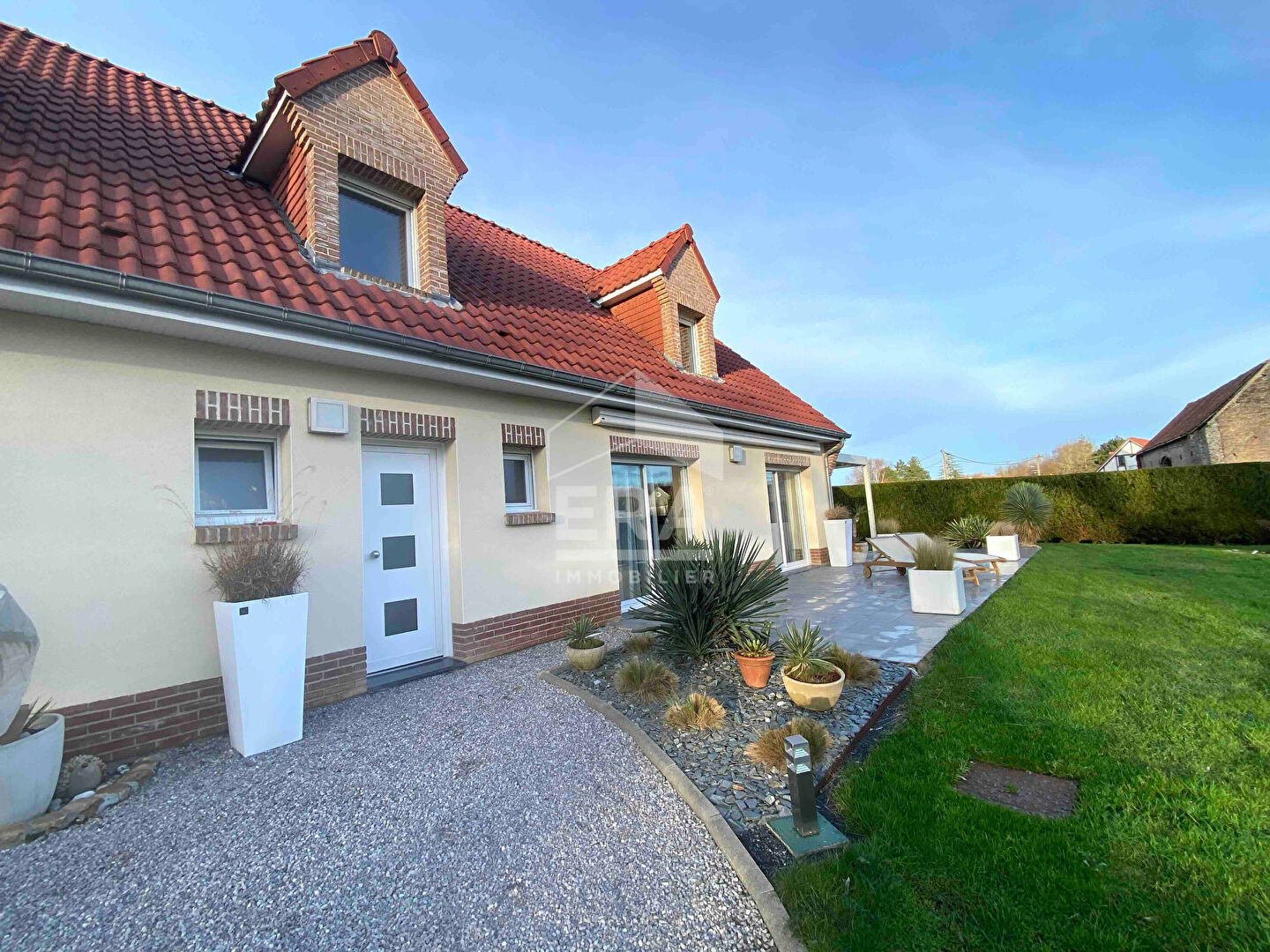 Photo Maison entièrement cloturée -Vie plain pied possible- 270m2- 4 chambres image 2/6