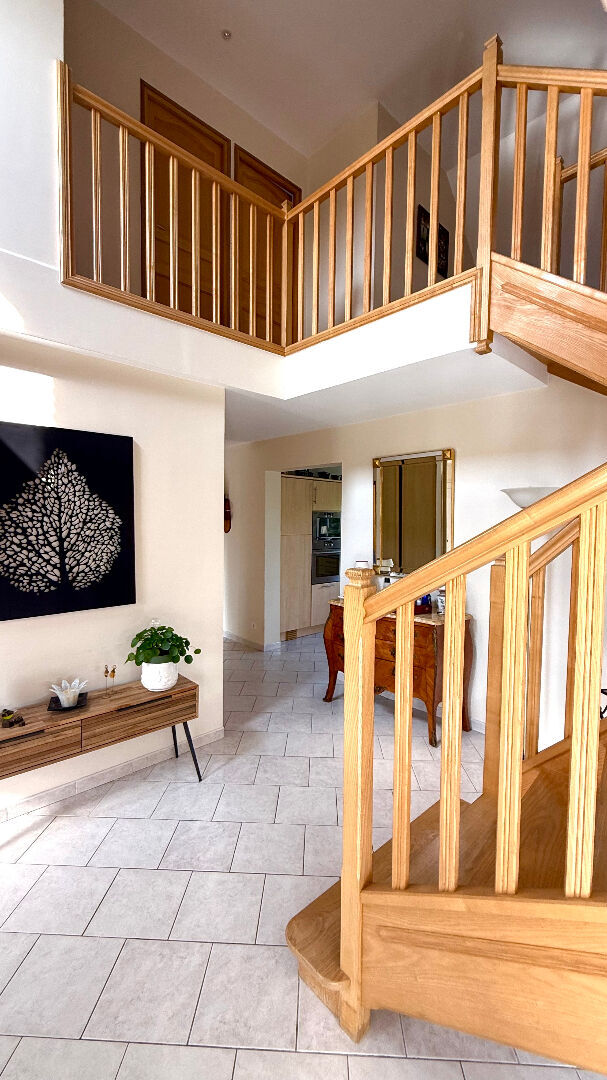 Photo Maison entièrement cloturée -Vie plain pied possible- 270m2- 4 chambres image 3/6