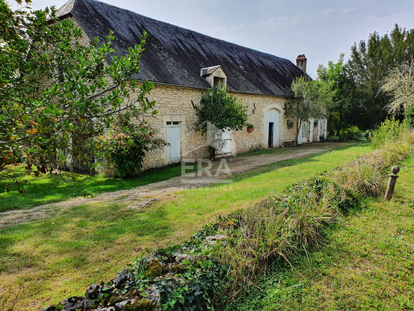 Lacave -46200- Grange en pierre sur site exceptionnel de la vallée de la Dordogne