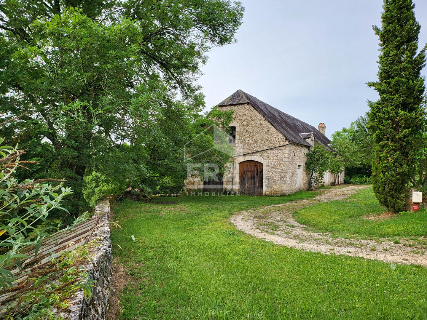 Photo Lacave -46200- Grange en pierre sur site exceptionnel de la vallée de la Dordogne image 5/6