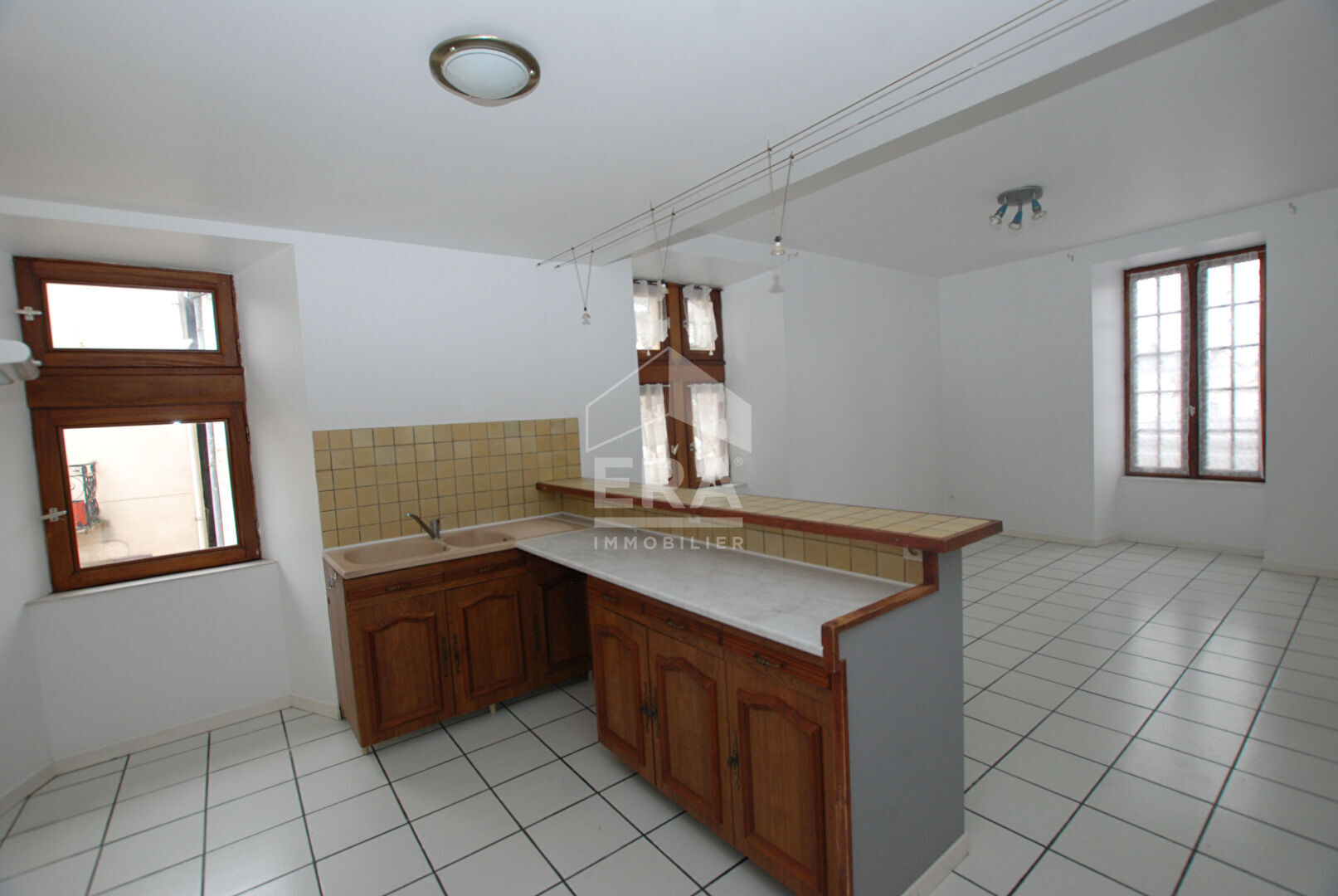 Photo Immeuble en pierre avec ascenseur - Centre Souillac (46200 ) 355 m2 image 4/6