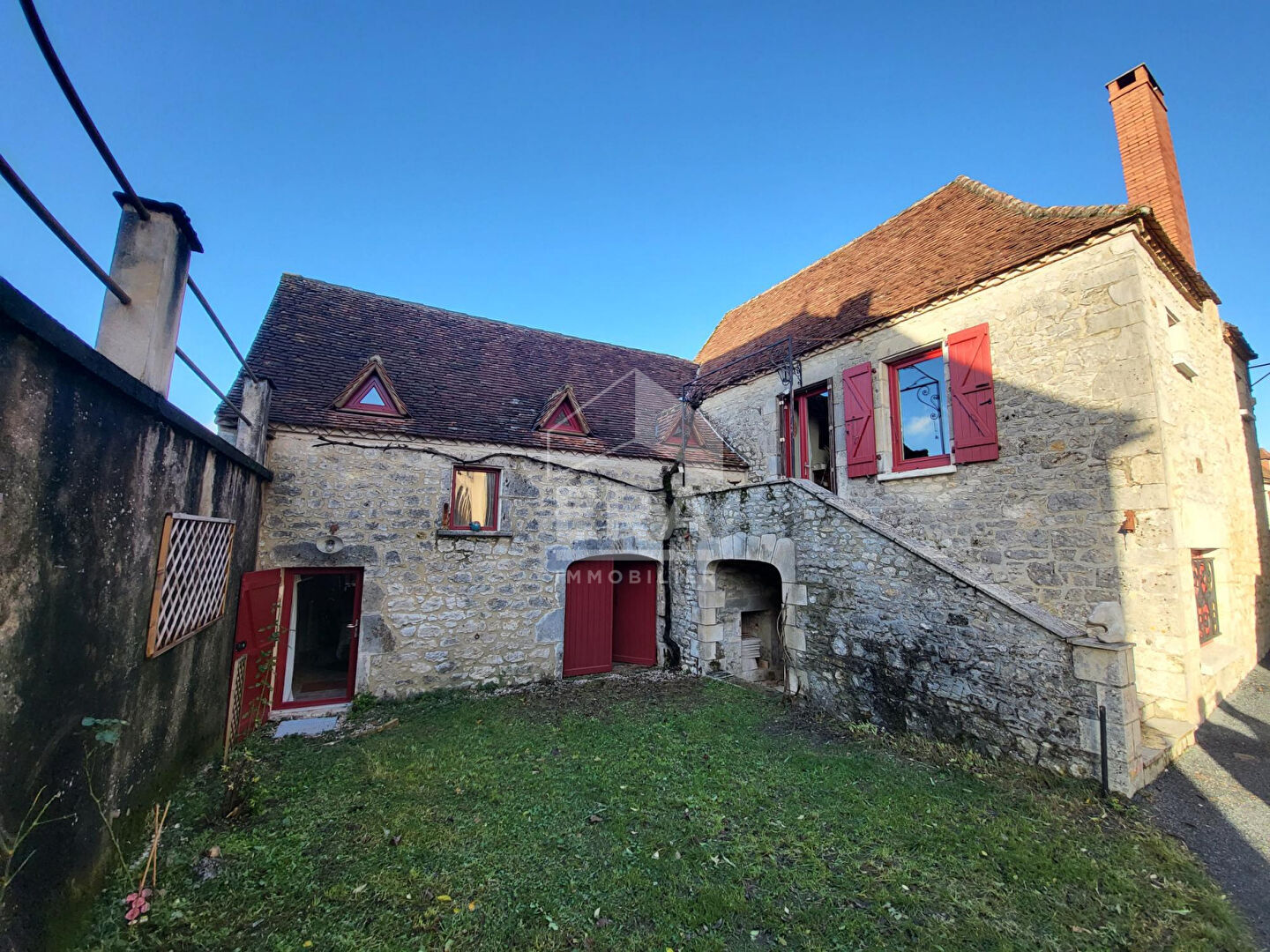 Dans un charmant village, maison quercynoise entre souillac et gourdon (46)