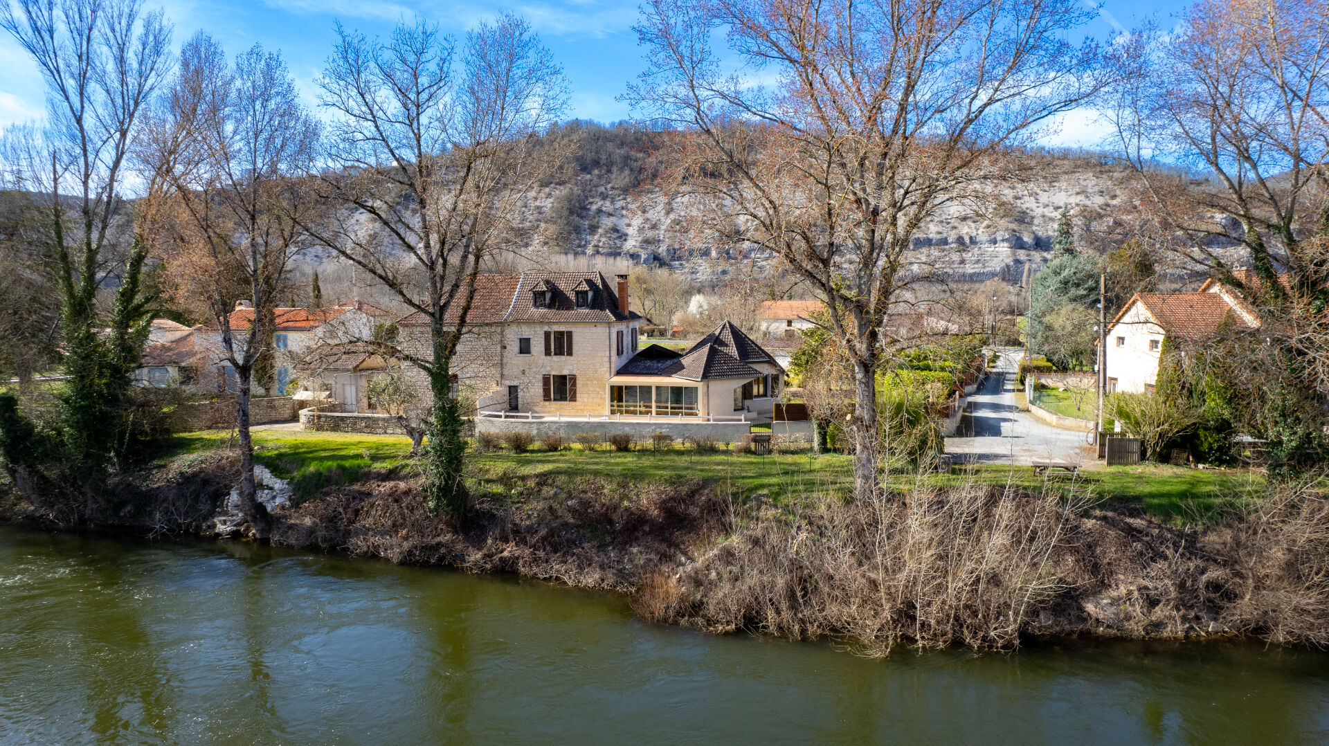 Maison en pierre - Bordure de rivière - 46200 Souillac 8 pièce(s) 170 m2