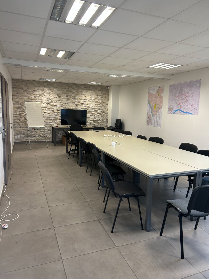 Photo Tres beau bâtiment de bureau image 3/3