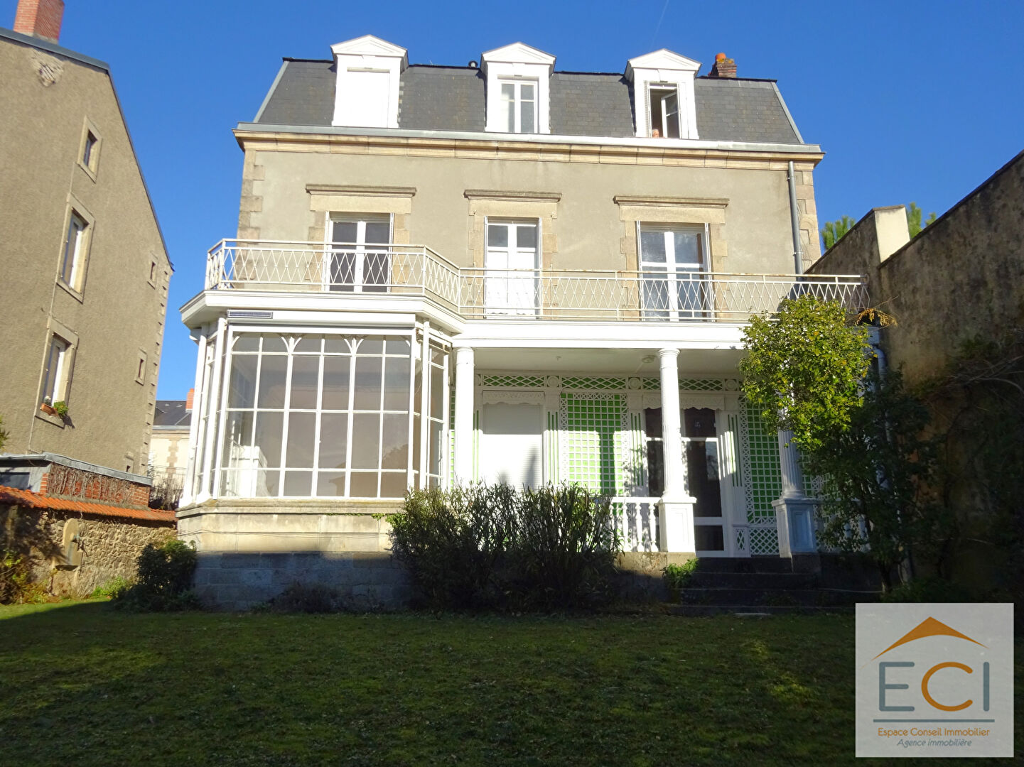 Photo Maison square des émailleurs 314m² image 1/6