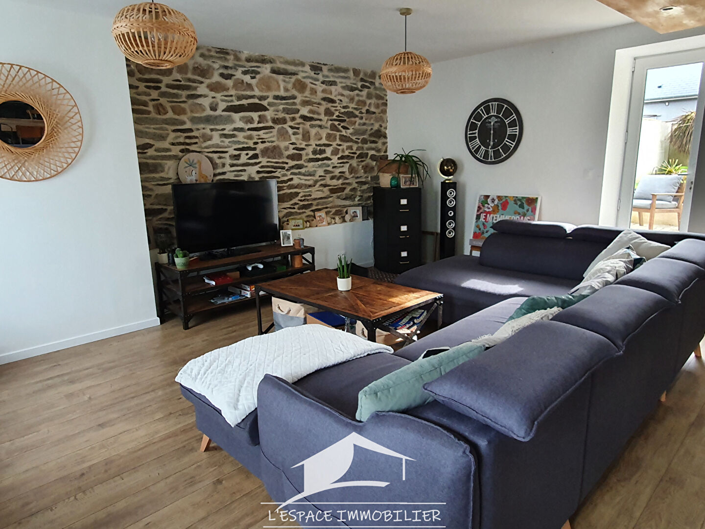 Photo Belle maison en pierres F6 avec jardin et cour de stationnement image 4/6