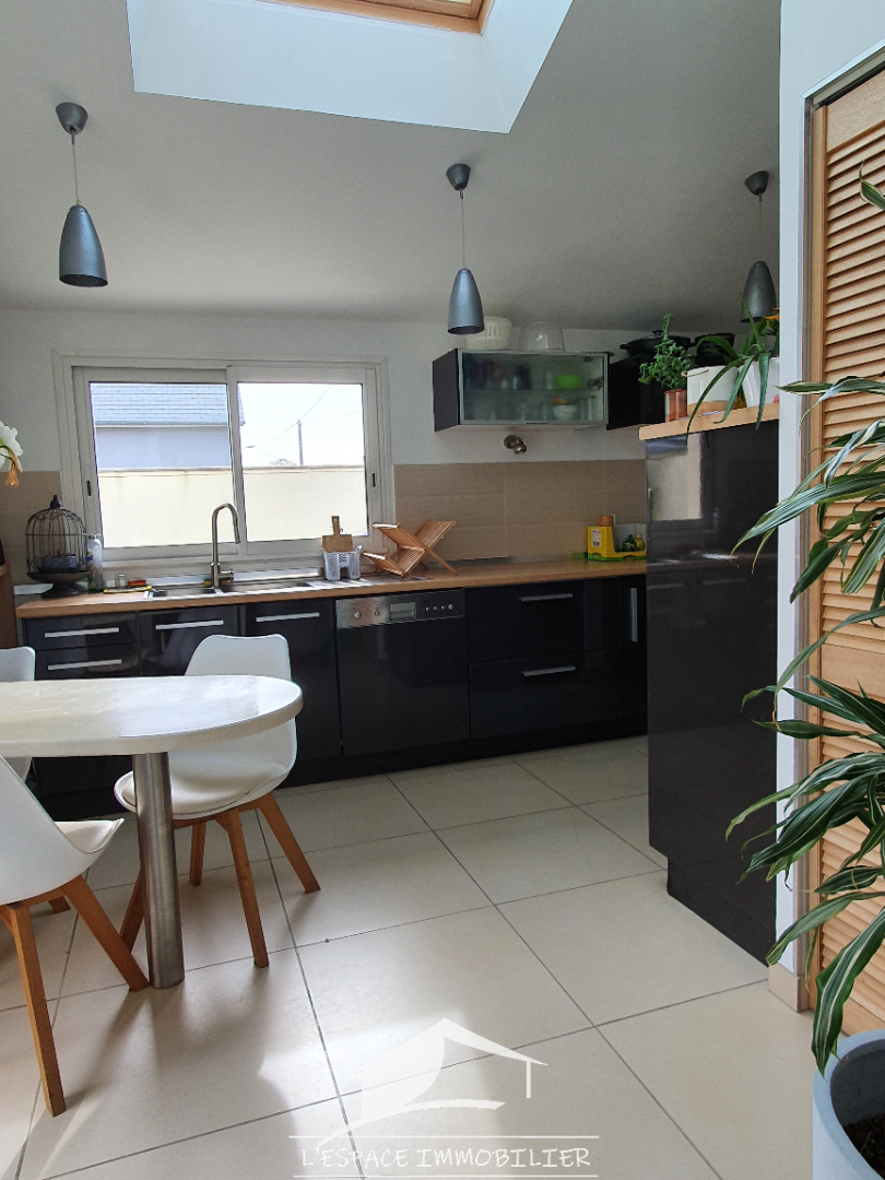 Photo Belle maison en pierres F6 avec jardin et cour de stationnement image 5/6