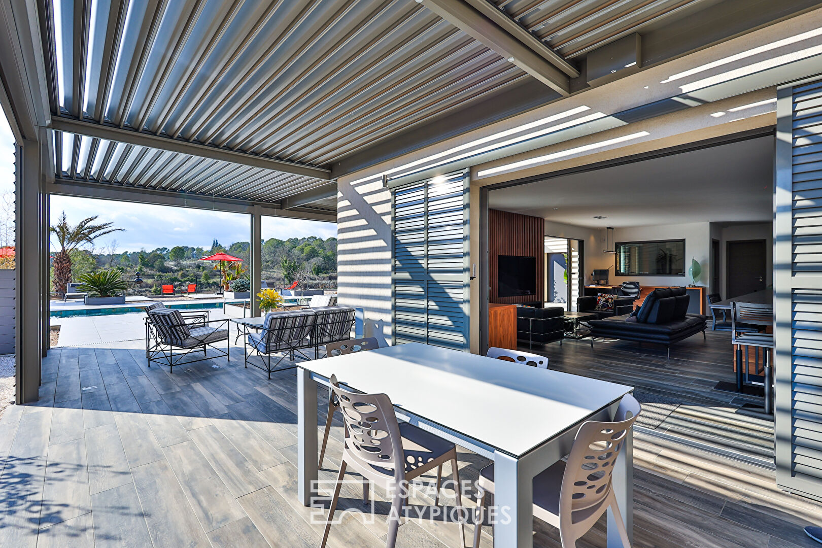 Photo Villa contemporaine avec vue dégagée image 3/6