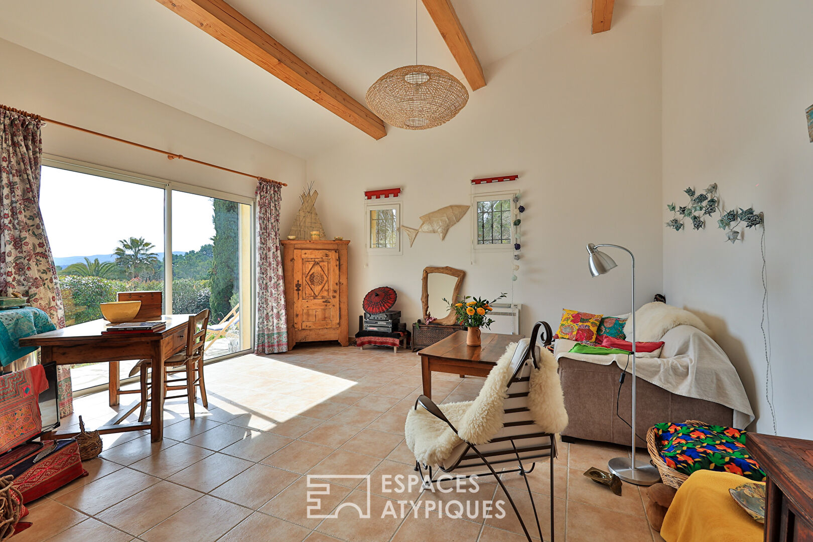 Photo Maison pleine de charme dans un coin de verdure image 3/6