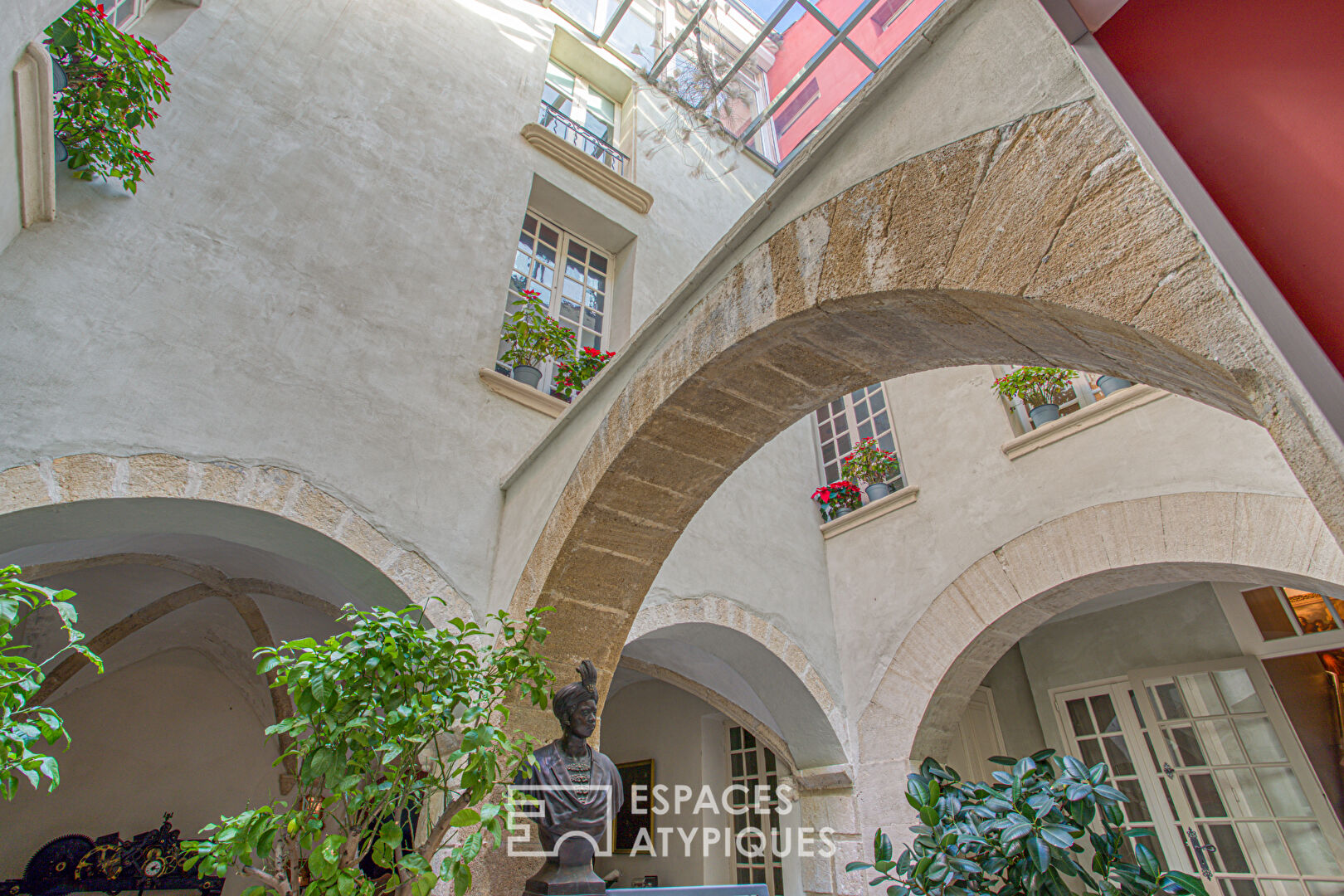 Agence immobilière de ESPACES ATYPIQUES AVIGNON