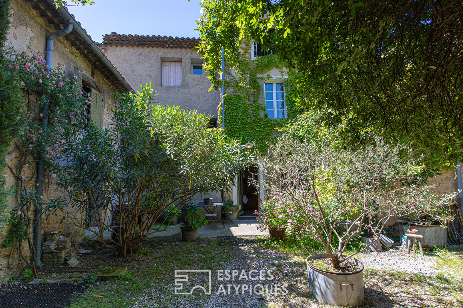 Agence immobilière de ESPACES ATYPIQUES AVIGNON