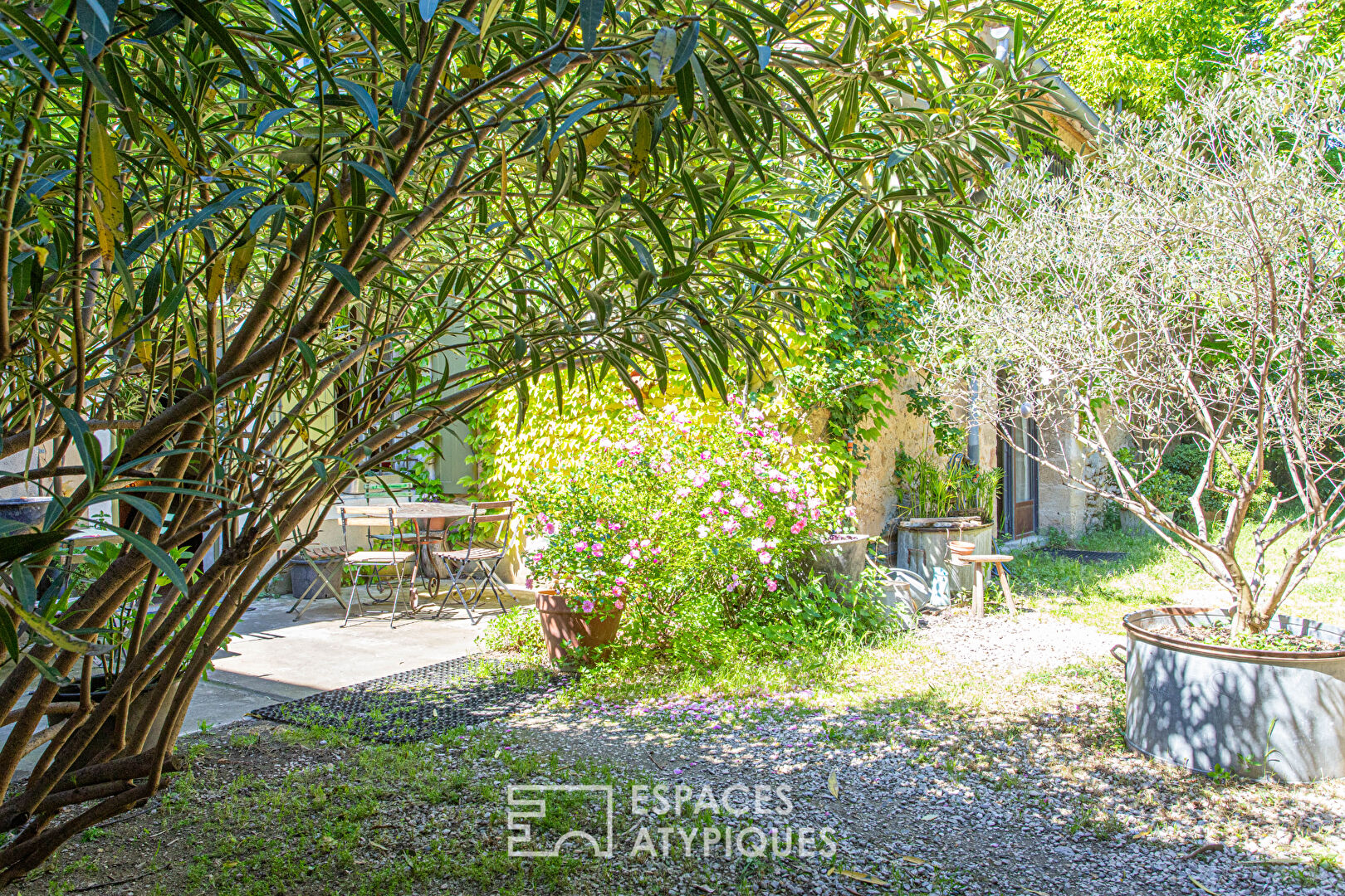 Agence immobilière de ESPACES ATYPIQUES AVIGNON