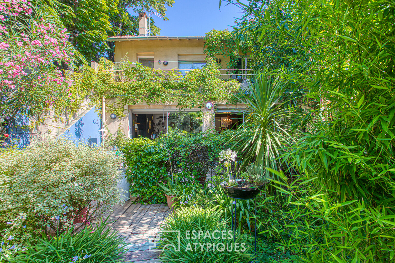 Agence immobilière de ESPACES ATYPIQUES AVIGNON