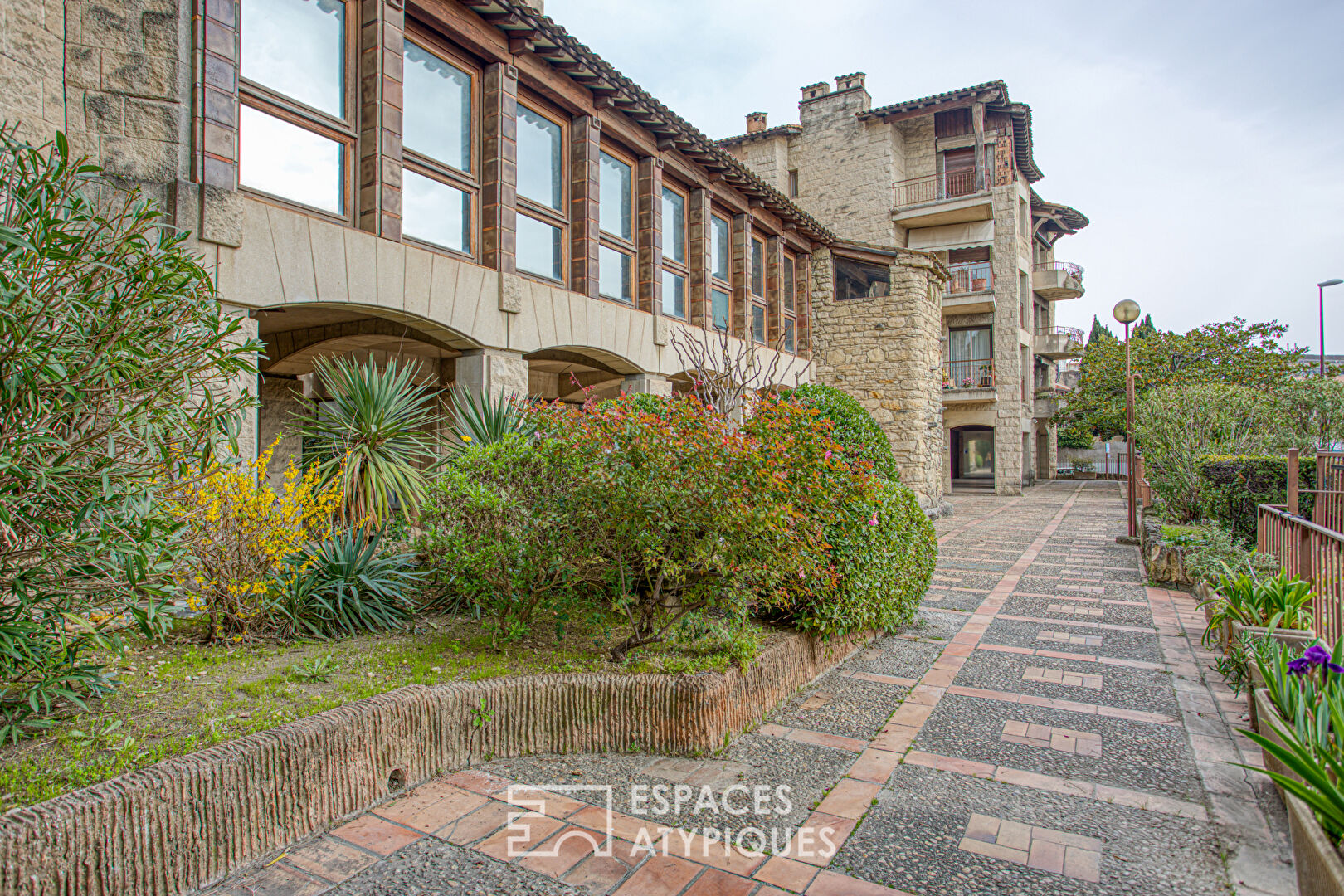 Agence immobilière de ESPACES ATYPIQUES AVIGNON