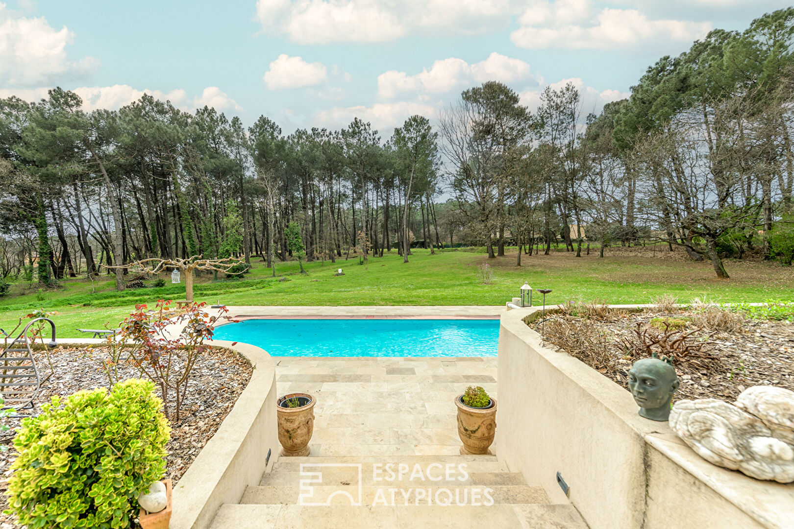 Agence immobilière de ESPACES ATYPIQUES AVIGNON