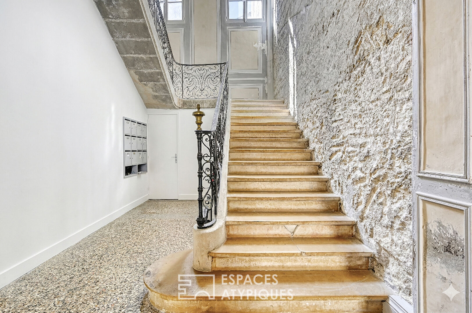 Agence immobilière de ESPACES ATYPIQUES AVIGNON