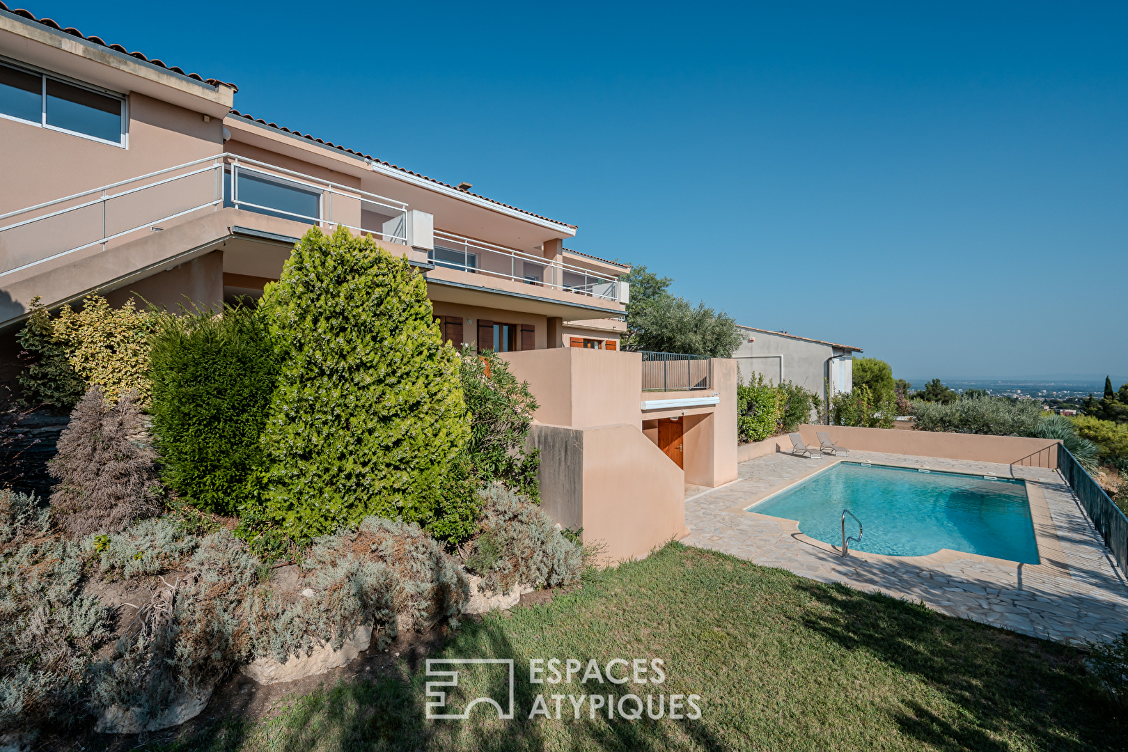 Agence immobilière de ESPACES ATYPIQUES AVIGNON