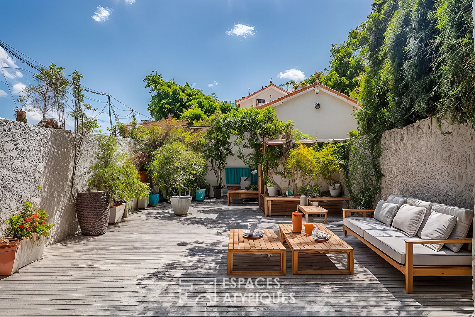 Agence immobilière de ESPACES ATYPIQUES Avignon - Luberon - Ventoux