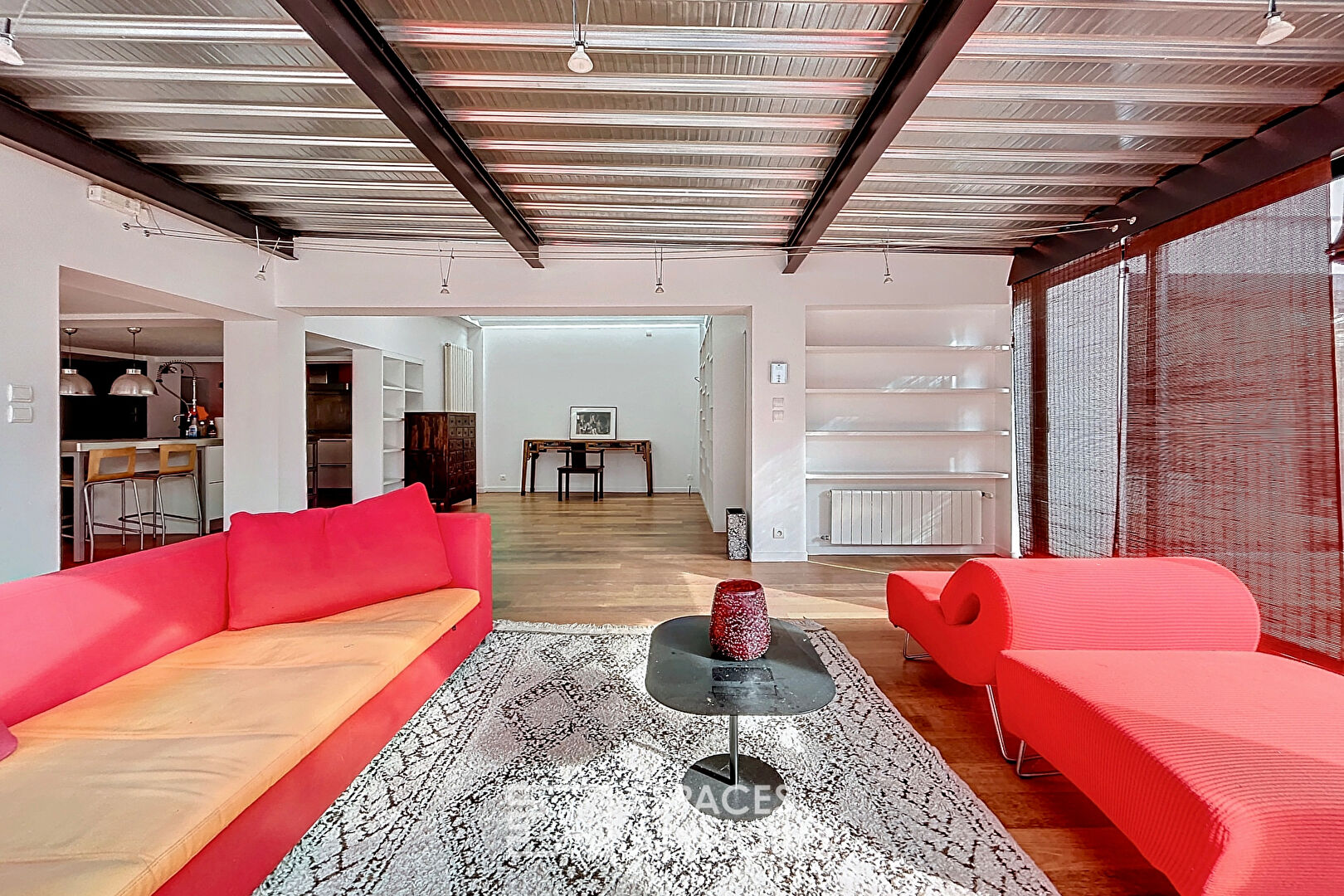 Appartement comme une maison avec jardin et garage