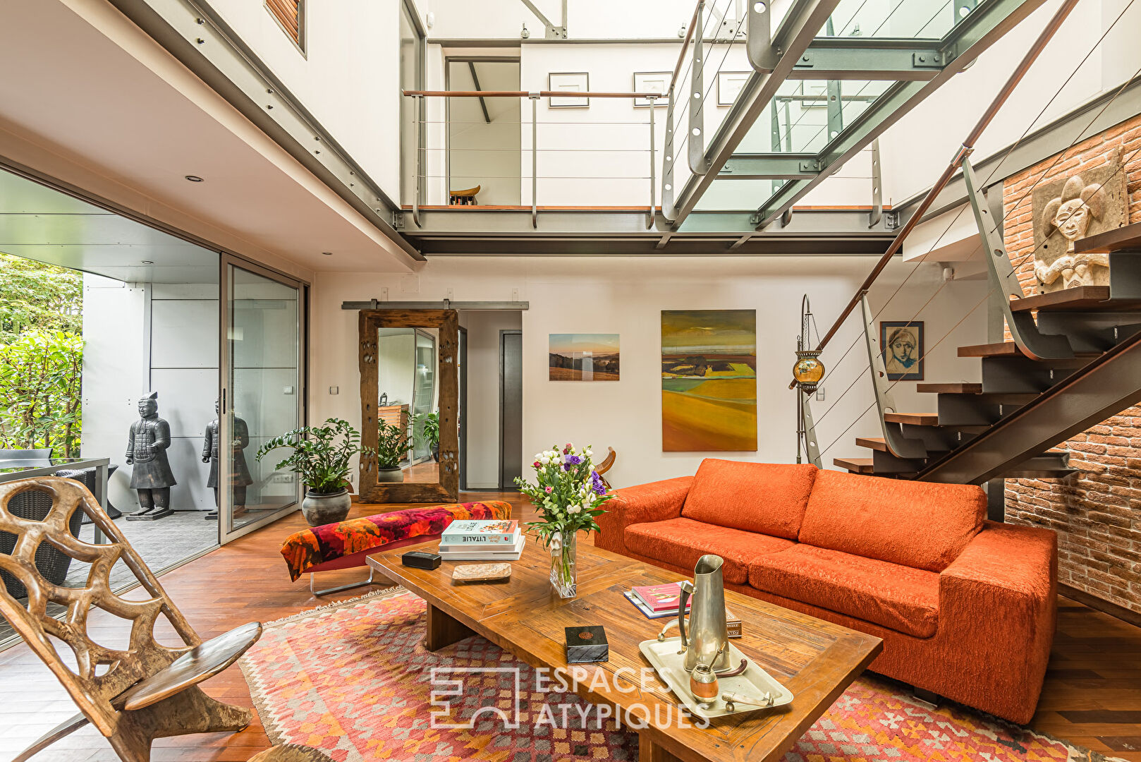 Ancienne ferronnerie réhabilitée en loft avec terrasse