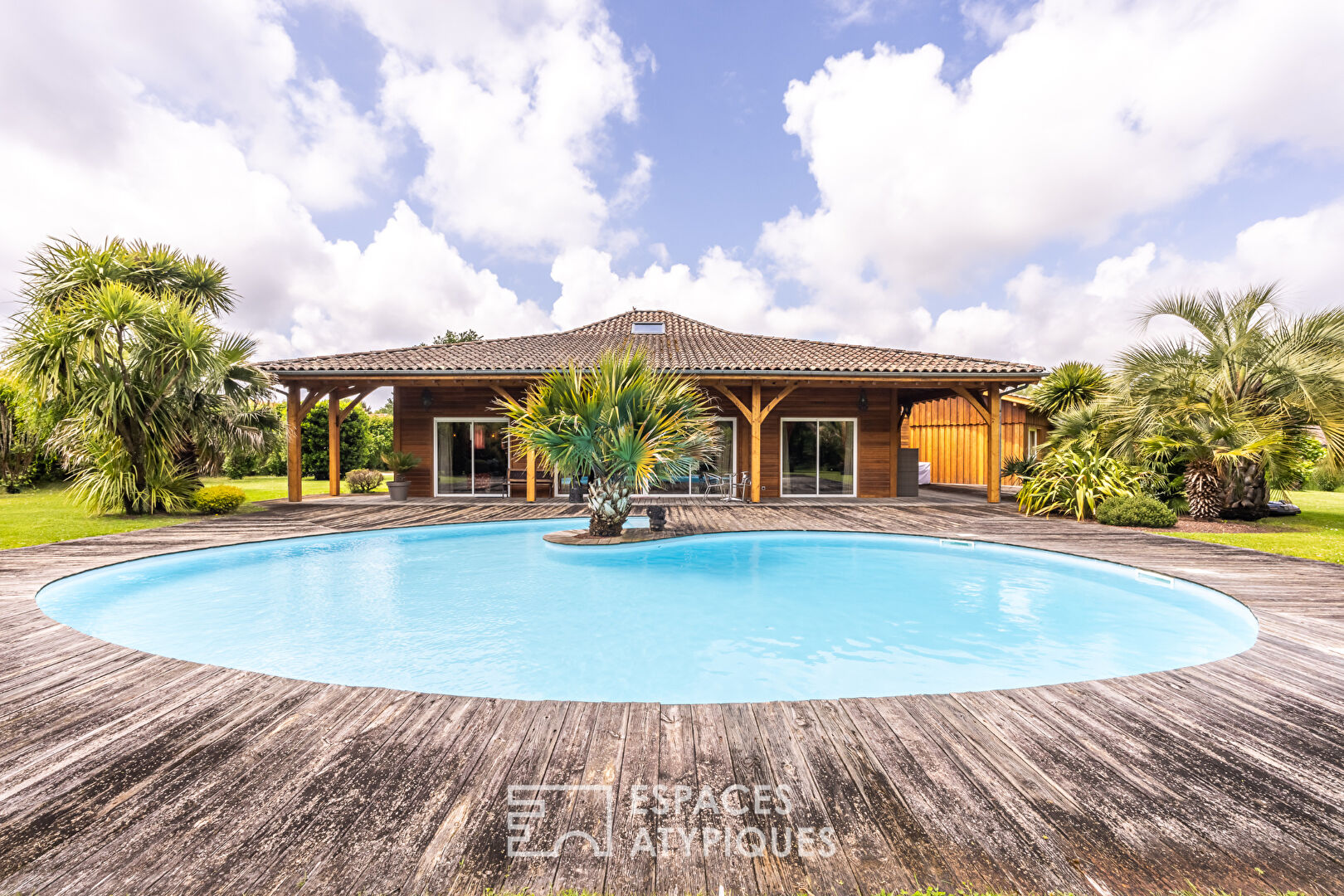 Photo Superbe Villa en bois dans un écrin de verdure à Sanguinet image 4/6