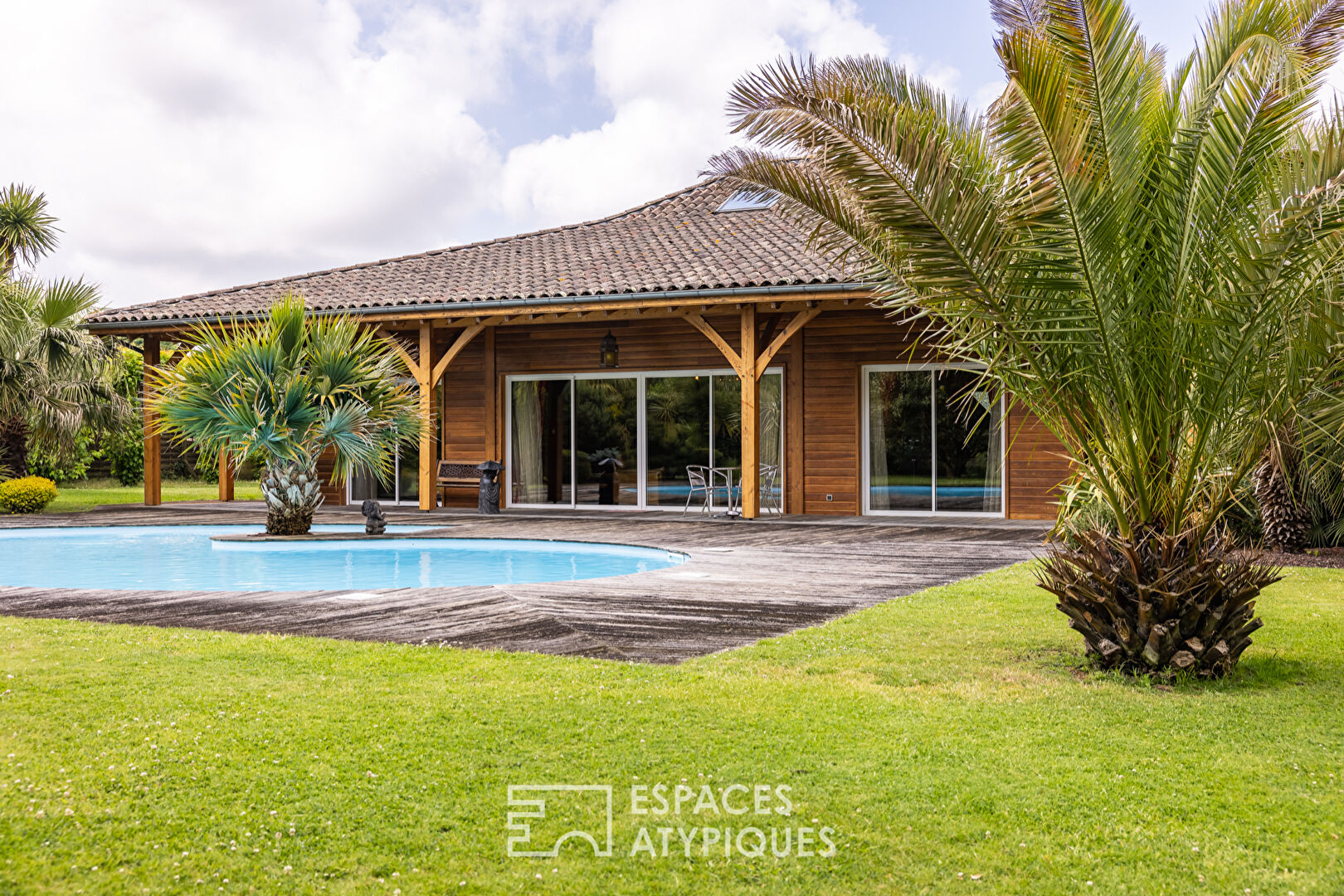 Photo Superbe Villa en bois dans un écrin de verdure à Sanguinet image 6/6