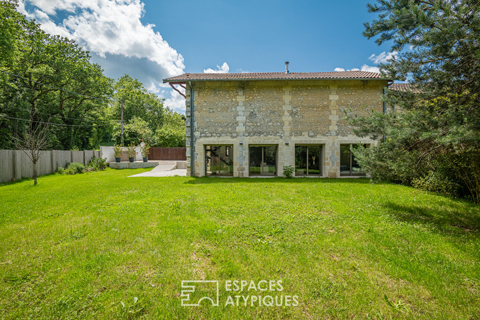 Ancien chai rénové avec jardin à Sadirac