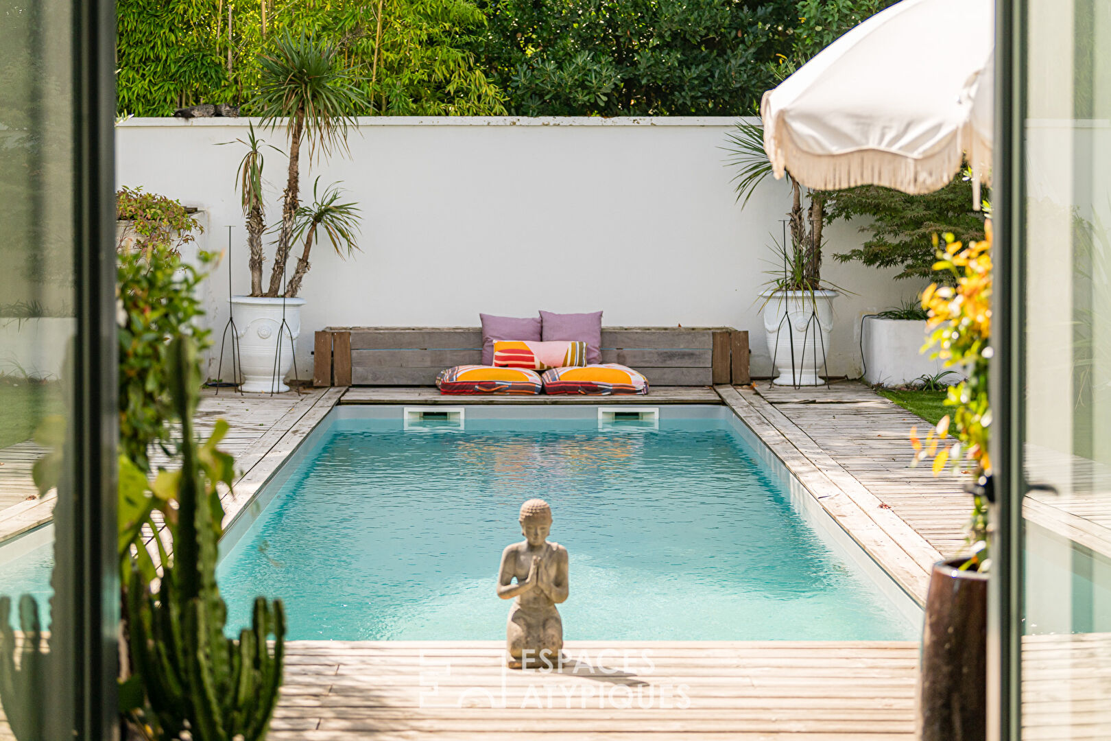 Photo La belle contemporaine avec piscine image 2/6