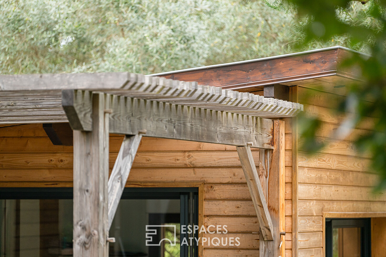 Photo Propriété rénovée avec charme, entre bois et vignes image 3/6