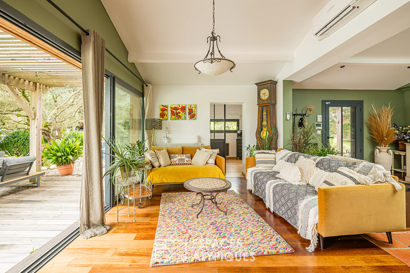 Photo Propriété rénovée avec charme, entre bois et vignes image 5/6