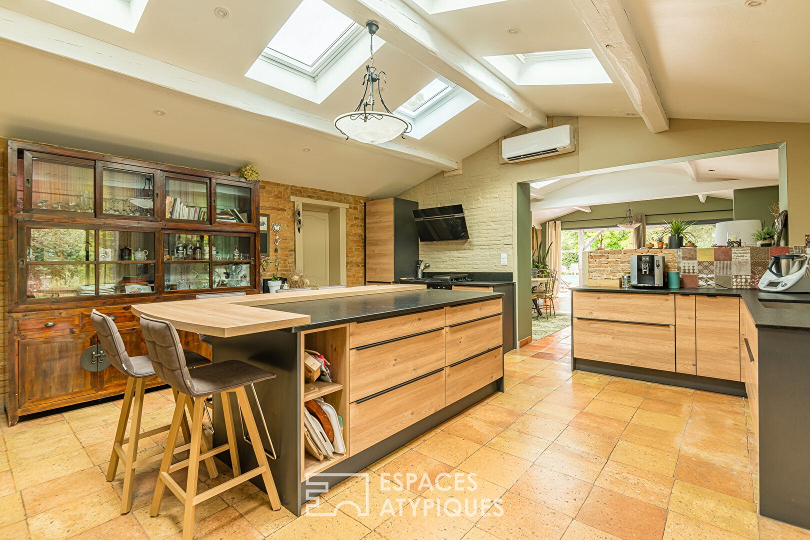 Photo Propriété rénovée avec charme, entre bois et vignes image 6/6