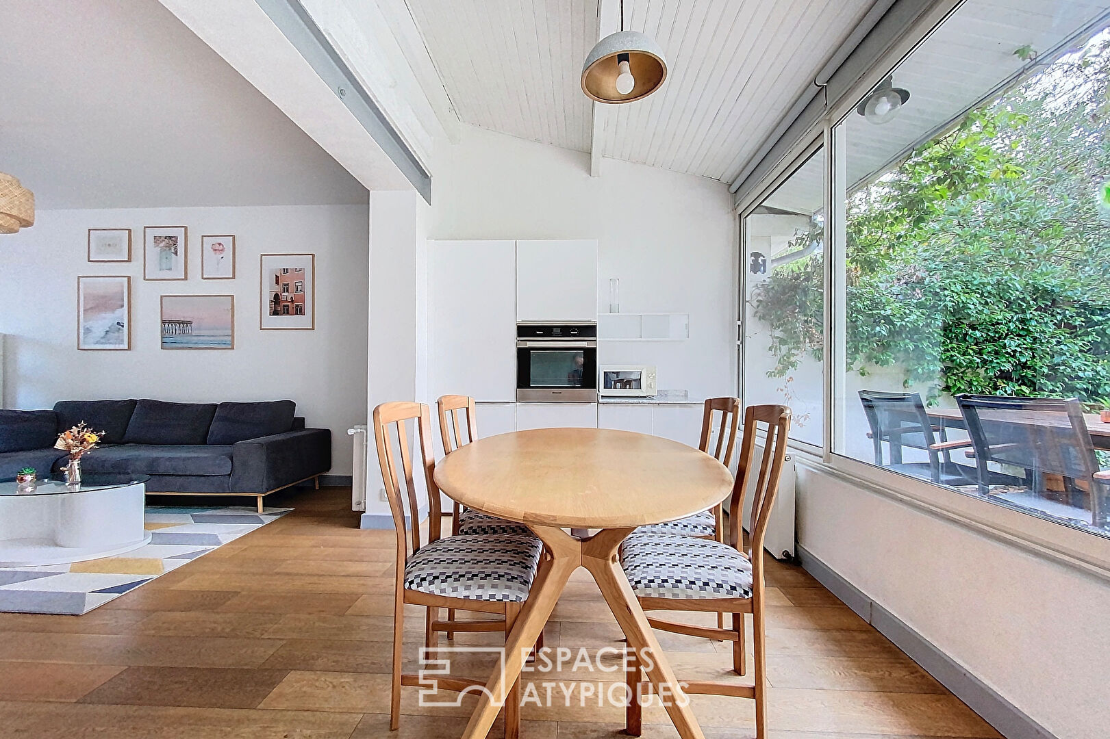 Photo Charmante maison en pierre avec jardin image 3/6