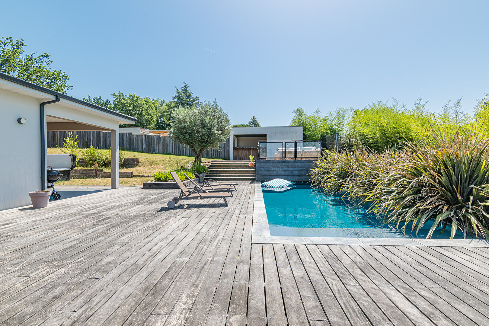 Villa contemporaine avec sa piscine, à 15 minutes de Bordeaux ? Bouliac
