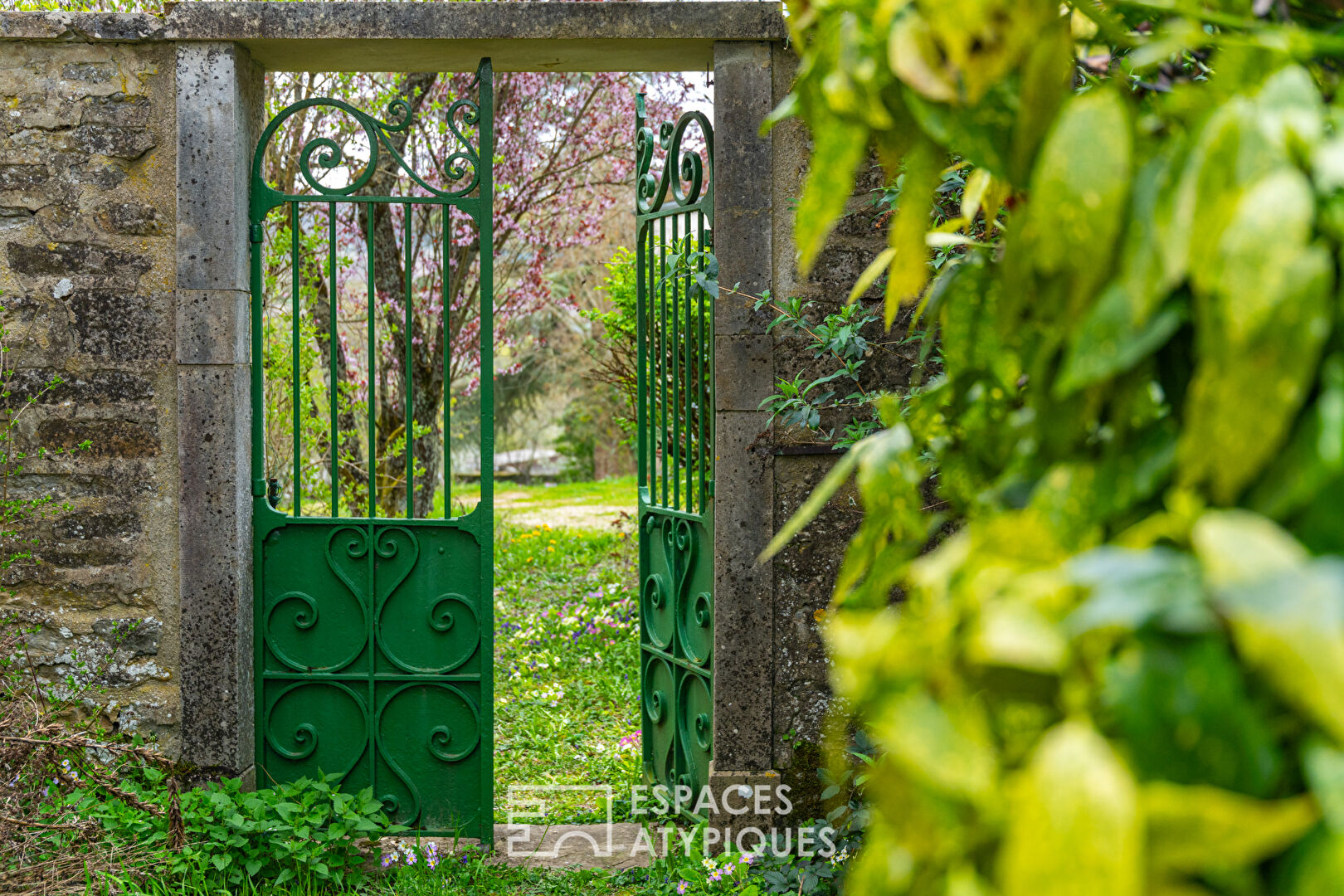 Agence immobilière de ESPACES ATYPIQUES BOURGOGNE