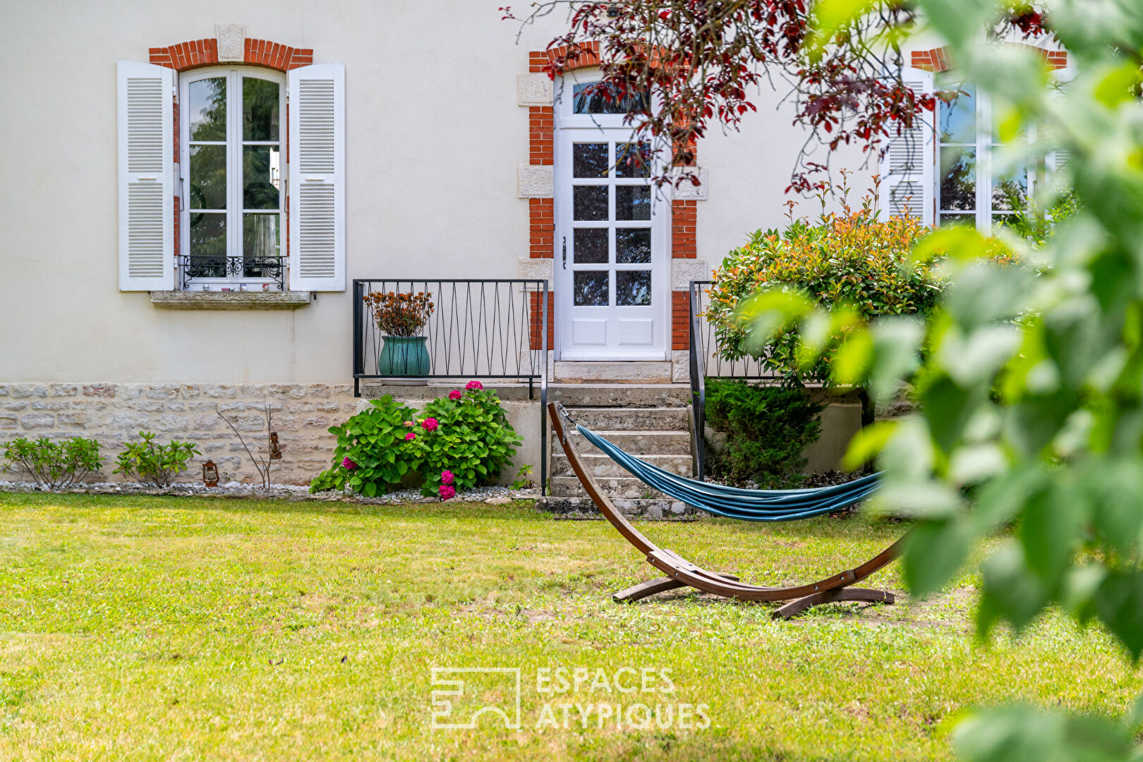 Agence immobilière de ESPACES ATYPIQUES BOURGOGNE