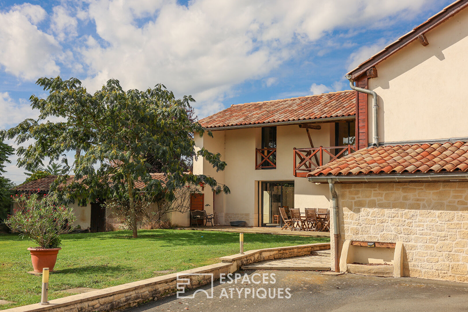 Agence immobilière de ESPACES ATYPIQUES BOURGOGNE