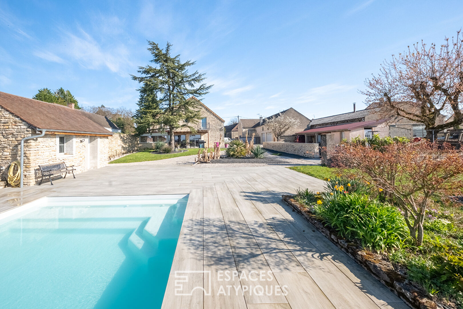 Agence immobilière de ESPACES ATYPIQUES BOURGOGNE