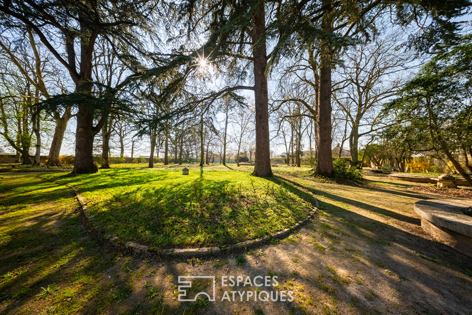 Agence immobilière de ESPACES ATYPIQUES BOURGOGNE