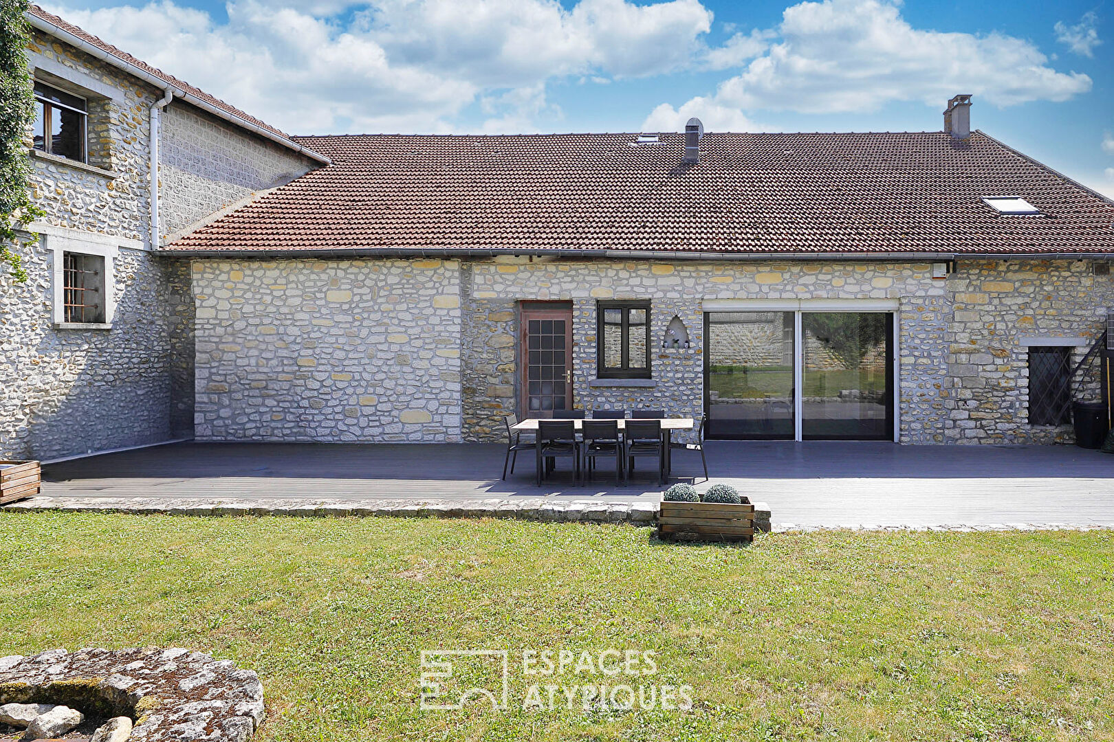 Agence immobilière de ESPACES ATYPIQUES FONTAINEBLEAU